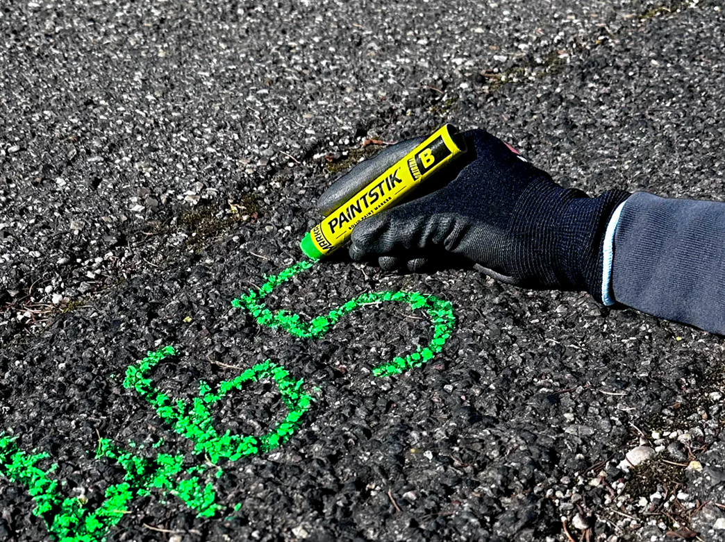 pics/Markal/paintstik/paintstik f/markal-b-082836-solid-paint-marker-fluorescent-application.png